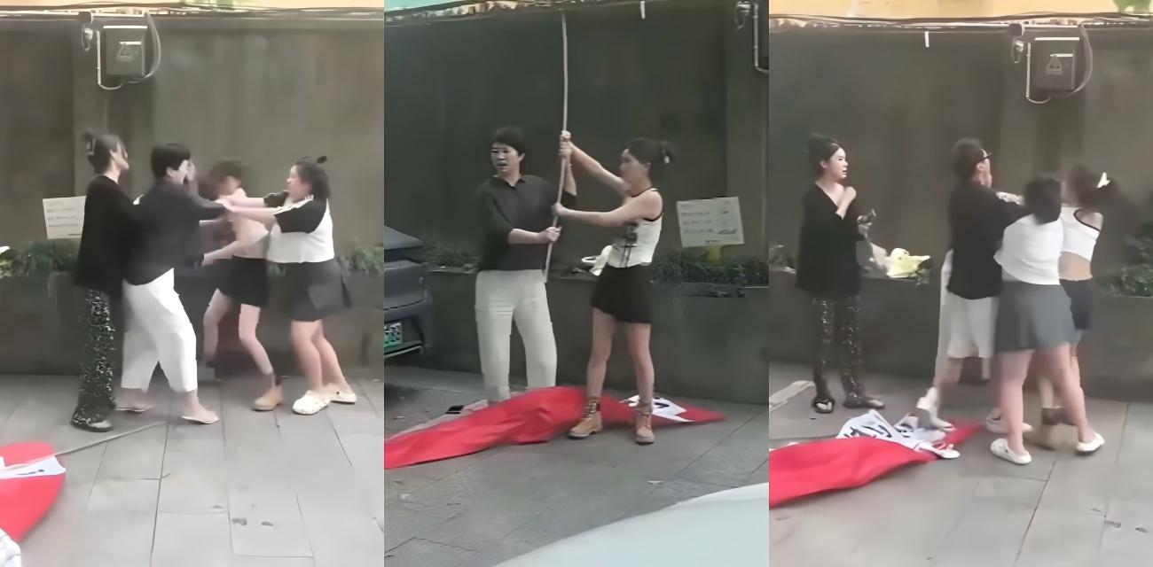 浙江嘉兴滨水广场 再现撕逼名场面 原配怒扯横幅曝光小三 张梦迪 两人扭打视频流出！ - 51吃瓜网-51吃瓜网