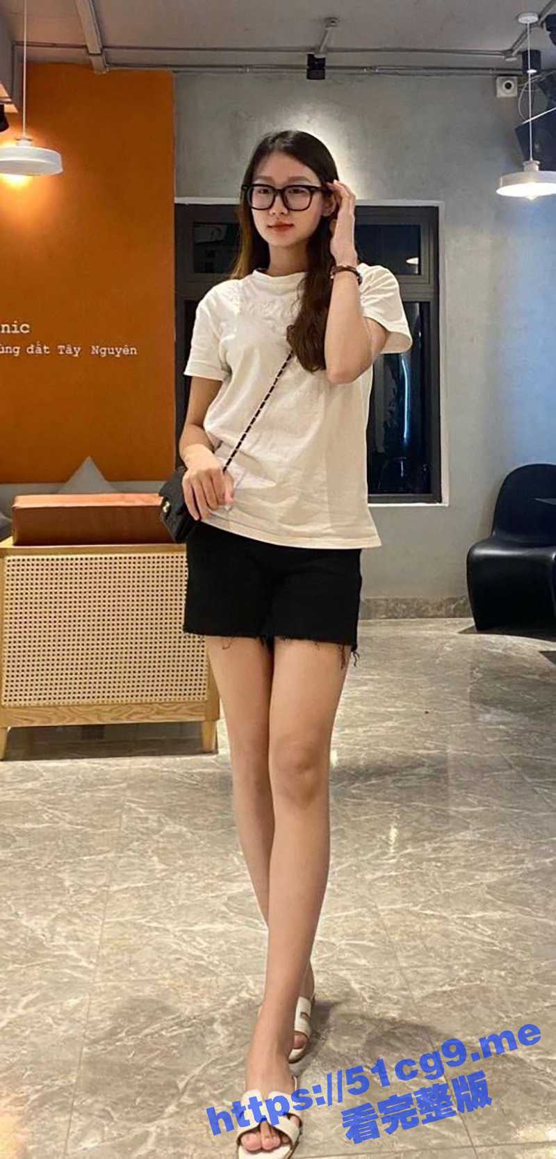 越南极品河内师范大学反差婊【孟雪菲manh tuyet phi】被金主爸爸在酒店狂草自拍视频流出 - 51吃瓜网-51吃瓜网