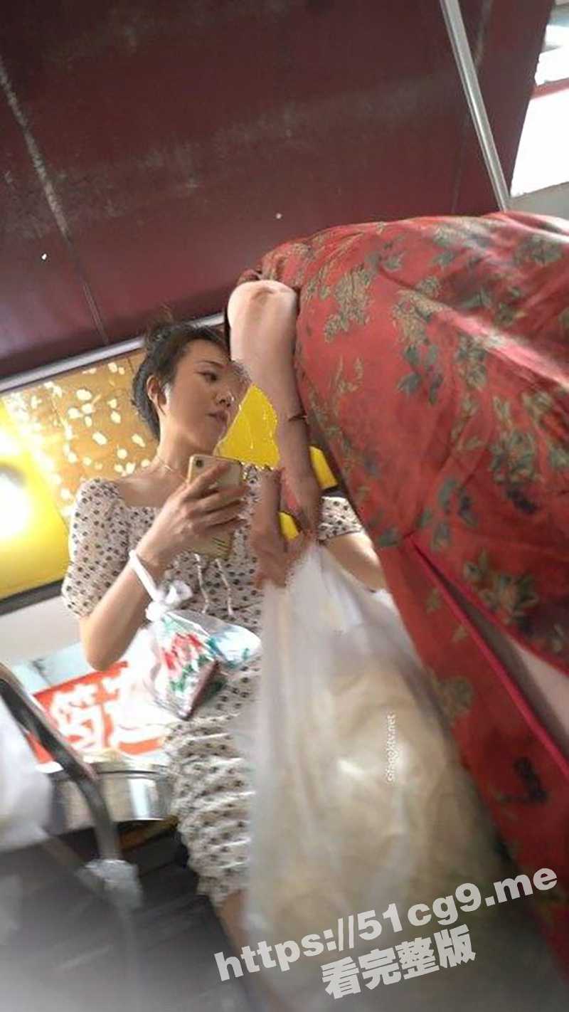 大神市场偷拍抄底 出来买菜的极品少妇 竟然没穿内裤 肥美鲍鱼被看的一清二楚！ - 51吃瓜网-51吃瓜网