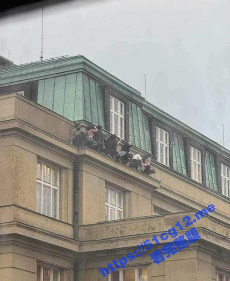 捷克 布拉格大学枪击事件 一名全副武装的男子闯入布拉格查理大学 杀死至少14人！ - 51吃瓜网-51吃瓜网