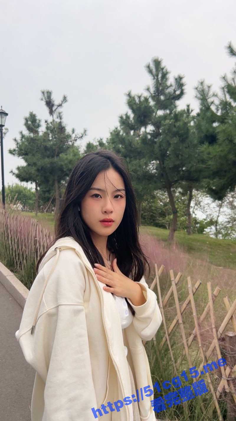 顶级泄密！上海同校清纯小学妹 王梓紫 约炮视频流出 这口活也太棒了 - 51吃瓜网-51吃瓜网