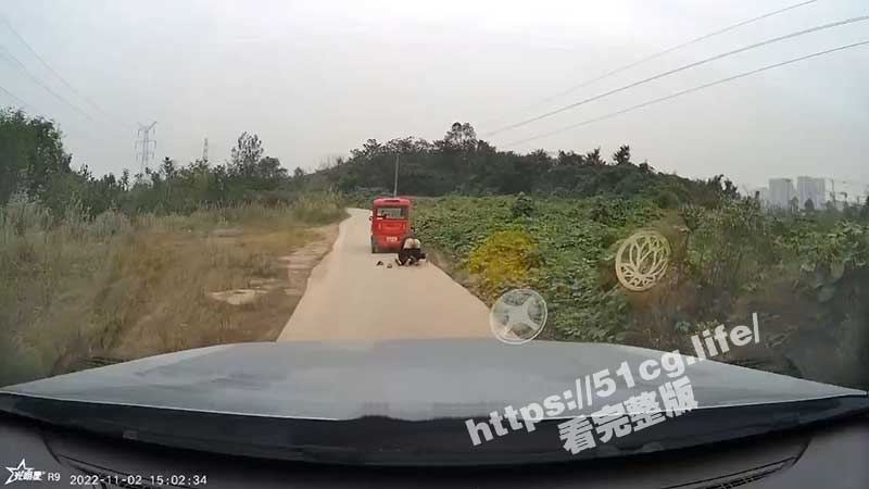 独家热瓜！六旬老汉与孙女在道路中间发生性关系！-51吃瓜网