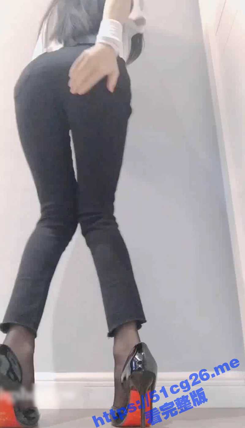 牛仔裤里穿黑丝！裤里丝网红主播极致自慰淫语不断 带着肛塞玩足交 自慰玩具猛插逼！ - 51吃瓜网-51吃瓜网