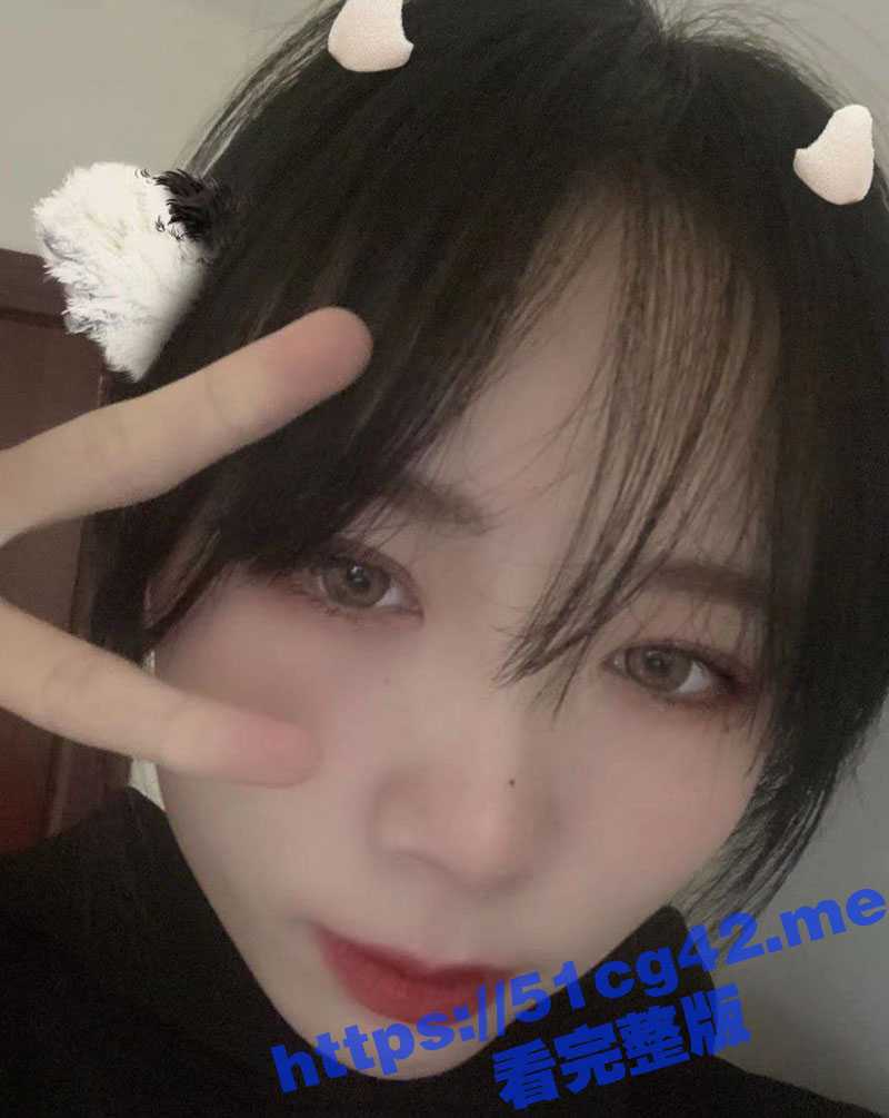 舞蹈系反差婊前女友 带起眼镜时更加反差 这母狗的身材是真的好 腿直臀翘看着就想插进去！ - 51吃瓜网-51吃瓜网