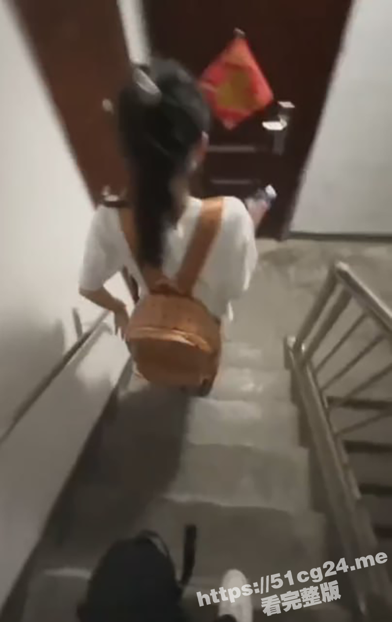 跟踪邻居家的女儿 高马尾先天JK圣体 把她调教成爱吃鸡巴的骚母狗 特别乖巧听话！ - 51吃瓜网-51吃瓜网