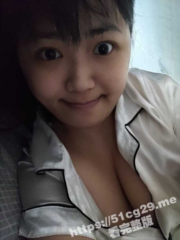 香港 清纯微胖反差婊 钟慧婷 喜欢真空外出和超大肉棒插入 给男友吃鸡 啪啪啪 自拍视频流出-51吃瓜网