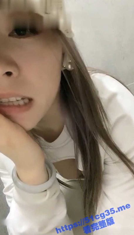 极品丰臀姐姐 在健身房开直播 找无人角落展示自己的傲人大屁股！看不够又跑换衣间脱光自慰！-51吃瓜网