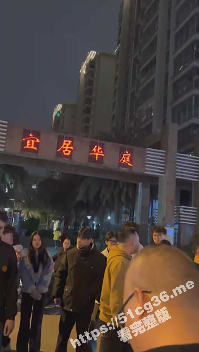 人贩子被抓现场 广东汕头澄海 宜居华庭小区门口 偷小孩 被群众当场捉住暴揍 - 51吃瓜网-51吃瓜网
