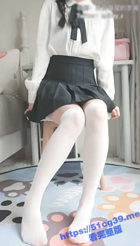 娇嫩推特网红 极品萝莉美女 来自喵星的岁酱 学生装白筒袜 全裸冰屌速插嫩穴 淫语呻吟-51吃瓜网