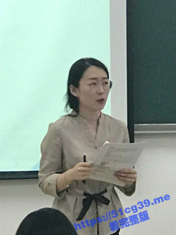 学生眼中的好老师 下课后秒变母狗！湖北黄石大学教师极度淫荡的一面流出 车震3P口交丝袜样样精通！-51吃瓜网