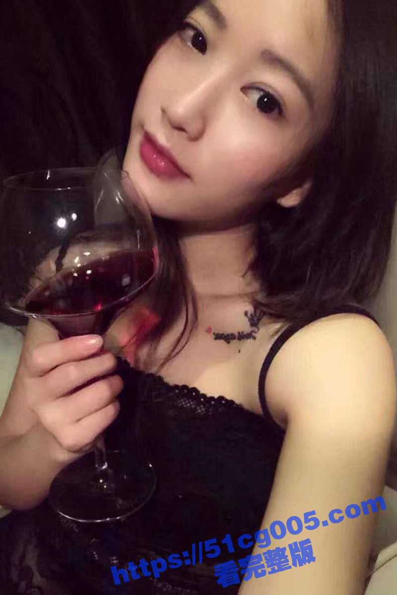 极品颜值的反差婊 约两名炮友在酒店内进行3P大战！被炮友的两根大屌前后夹击！ - 51吃瓜网-51吃瓜网