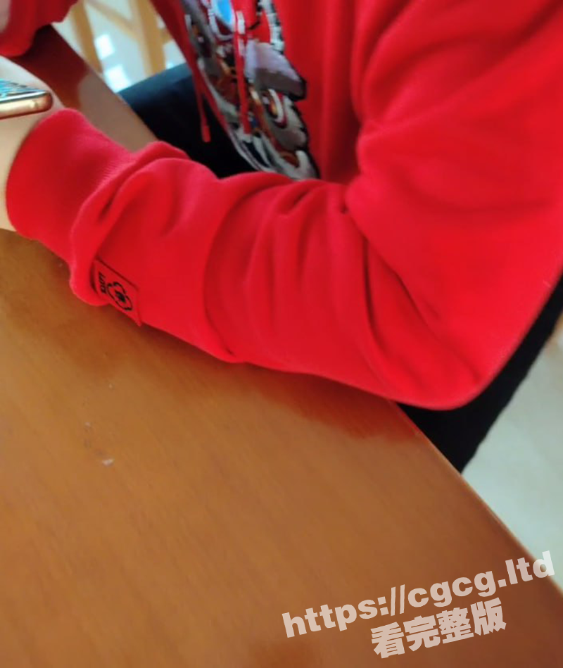 震惊！极品白嫩骚货美女 竟然溜进校园勾引男学生破处 舔鸡巴后入高潮浪叫超刺激 - 51吃瓜网-51吃瓜网