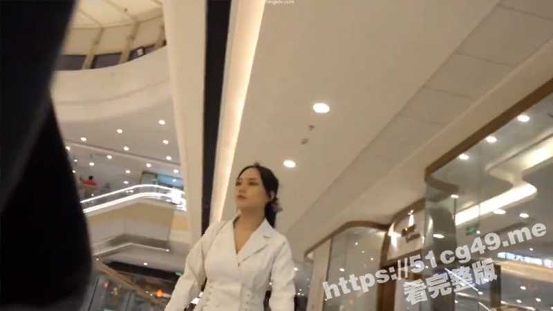 抄底偷拍大神 商场闲逛 偶遇极品美女 一路偷拍竟发现是真空上阵 太刺激！-51吃瓜网
