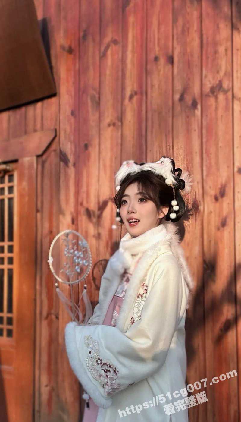 曾在非常6+1表演的童星 田佳子 西南民族大学汉服女神 初中高中便裸照满天飞 反差自慰摸逼被曝光！ - 51吃瓜网-51吃瓜网
