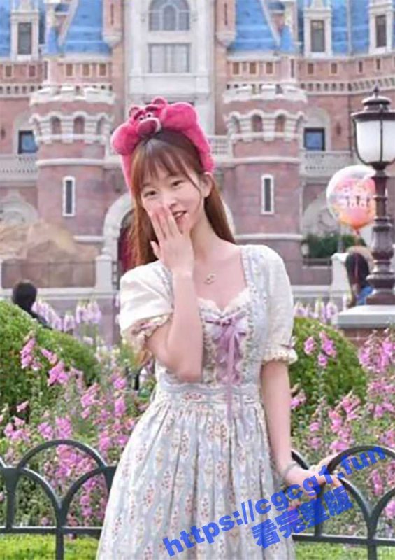 00后大学生可爱嫩妹 约到酒店半推半就强上 无套抽插爆操蜜桃臀 最后直接射脸上了-51吃瓜网