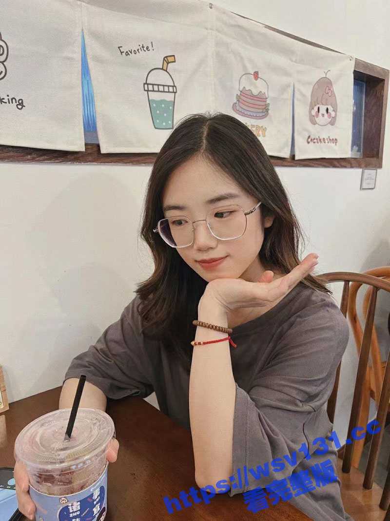 湖南农业大学大四学生妹 黄倩茹 戴眼镜的反差婊骚货 长期出轨约炮被男友发现 分手后遭男友曝光 - 51吃瓜网-51吃瓜网