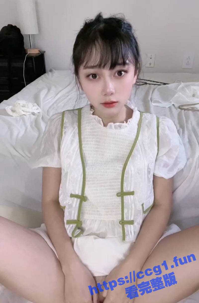 国产福利姬 清纯小美女BlackCatccup 三点粉嫩黑丝裸拍自慰 丝足美脚楚楚可怜的模样视频合集 - 51吃瓜网-51吃瓜网