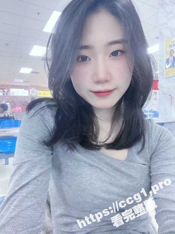 浙江宁波名媛的真实面孔 星巴克手里拿 大屌硬往逼立塞 被操到声嘶力竭还不停下 果然公车就是不心疼-51吃瓜网