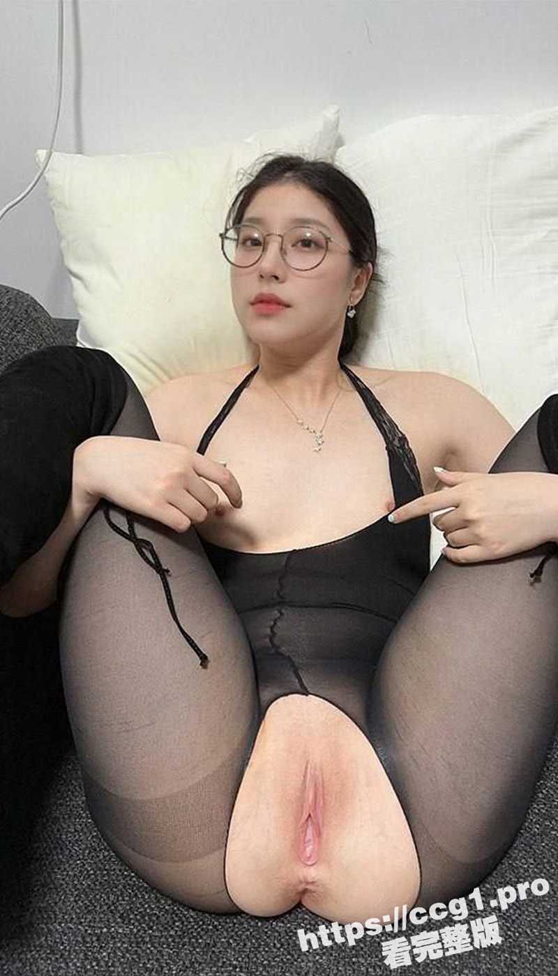 极品反差肥臀人妻 秦嘉倪 泄密流出 这腰臀比 太诱人 超白肥臀坐在上面真是视觉盛宴！ - 51吃瓜网-51吃瓜网