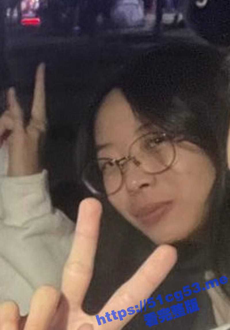 19岁大一眼镜妹 校园公交车 在班里被轮着操 奶子虽然不大 但小馒头逼的户型还是不错的！ - 51吃瓜网-51吃瓜网