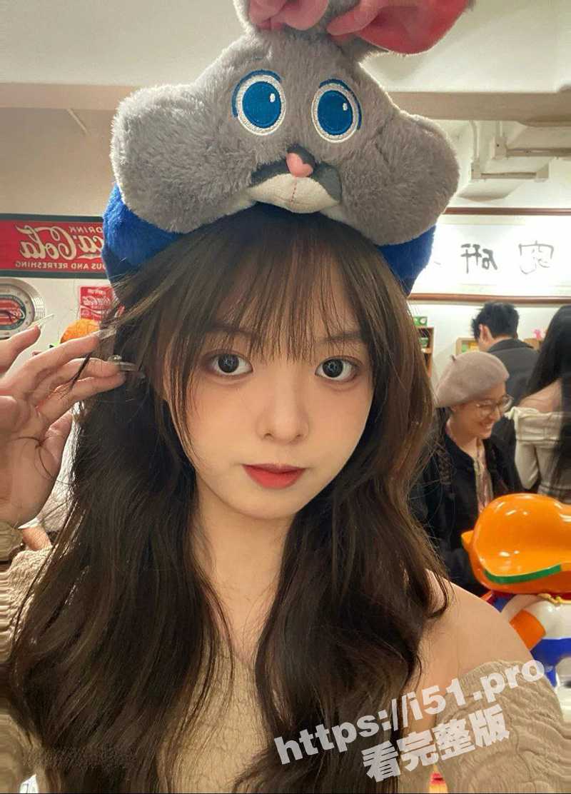 福州龙华职业学院 可爱型美女 李菲婷 欠网贷无奈肉偿 还拉上闺蜜和老板一块3P双飞！ - 51吃瓜网-51吃瓜网