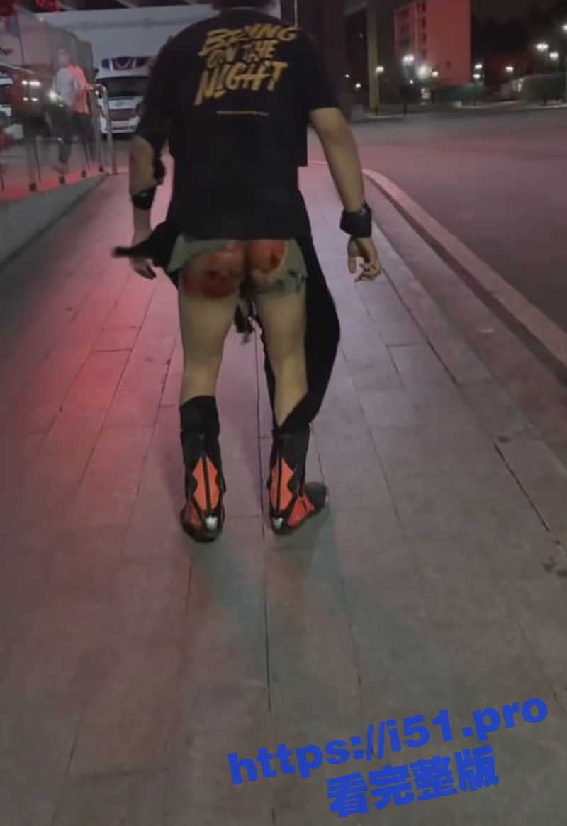 屁股刹车第一人！精神小伙深夜马路秀车技 车翻用屁股刹车 裤衩子都磨没了！ - 51吃瓜网-51吃瓜网