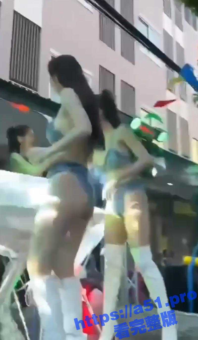 这到底是泼水节还是甩逼节？大长腿美女跳骚舞 把大哥都甩懵圈了！ - 51吃瓜网-51吃瓜网