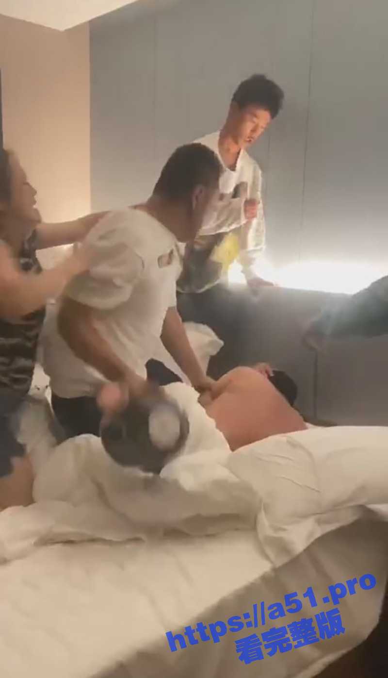 上阵父子兵！老子带着儿子去捉奸 对男小三一顿输出 出轨老婆誓死保护情人 这才是真感情！ - 51吃瓜网-51吃瓜网