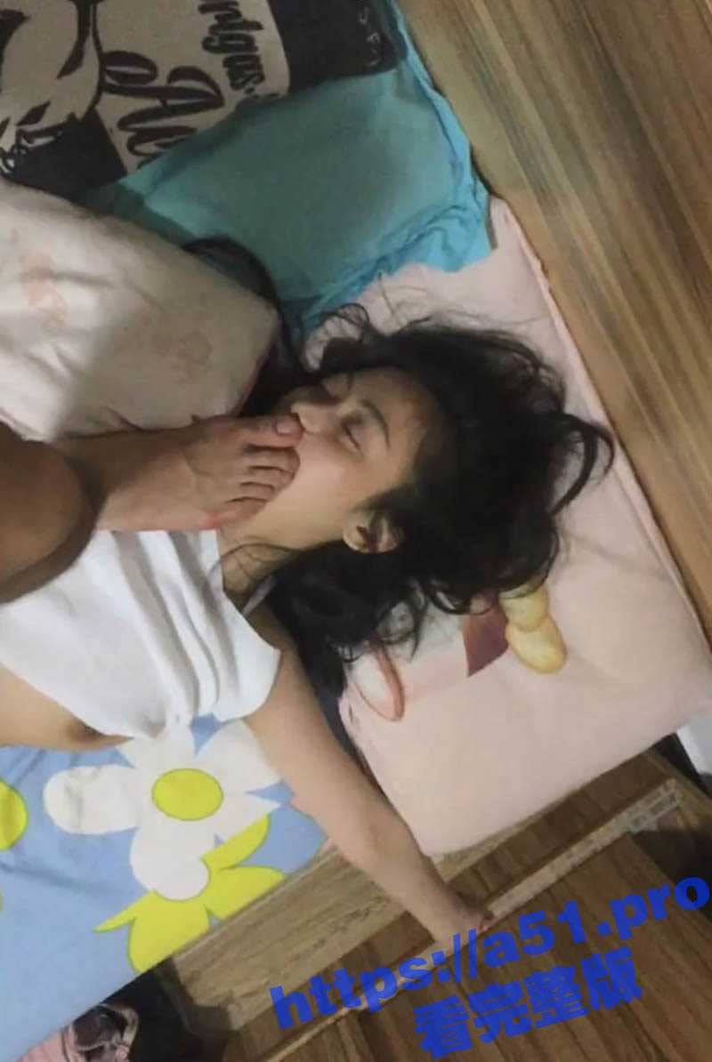 舞蹈学院女神 唐晓莫 惨遭大神眼镜哥迷奸！臭脚踩脸抚摸长腿 被各种玩弄 完整视频流出！ - 51吃瓜网-51吃瓜网