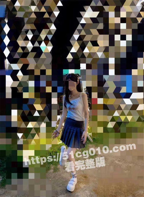 兄妹乱伦！ 大神意淫自己的妹妹 趁妹妹在浴室洗澡 按耐不住的哥哥开门强上妹妹的小嫩穴-51吃瓜网
