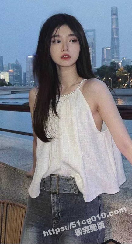 瓜友分享在上海强推的女同事 公司团建结束送她回家直接上了她 非常喜欢我后入操她！-51吃瓜网