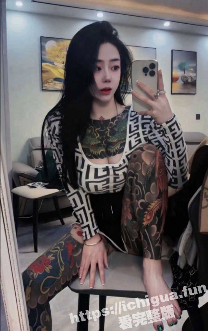 通体纹身的社会大嫂 大奶翘臀高颜值 除了奶子全身都是纹身 这和穿衣服有什么区别 - 51吃瓜网-51吃瓜网