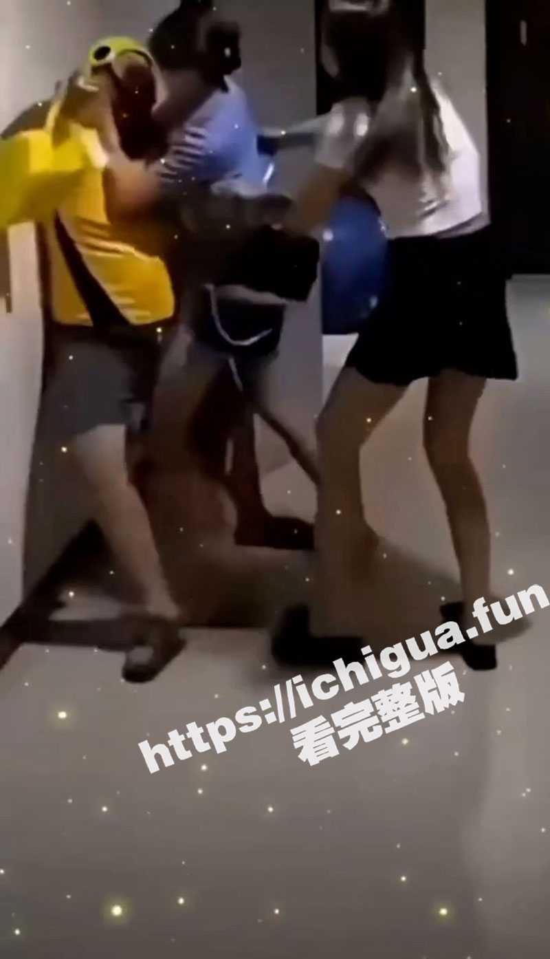 外卖小哥被两个禽兽女子非礼 小哥奋力抵抗！！又要骗老子去送外卖？卧槽！！ - 51吃瓜网-51吃瓜网