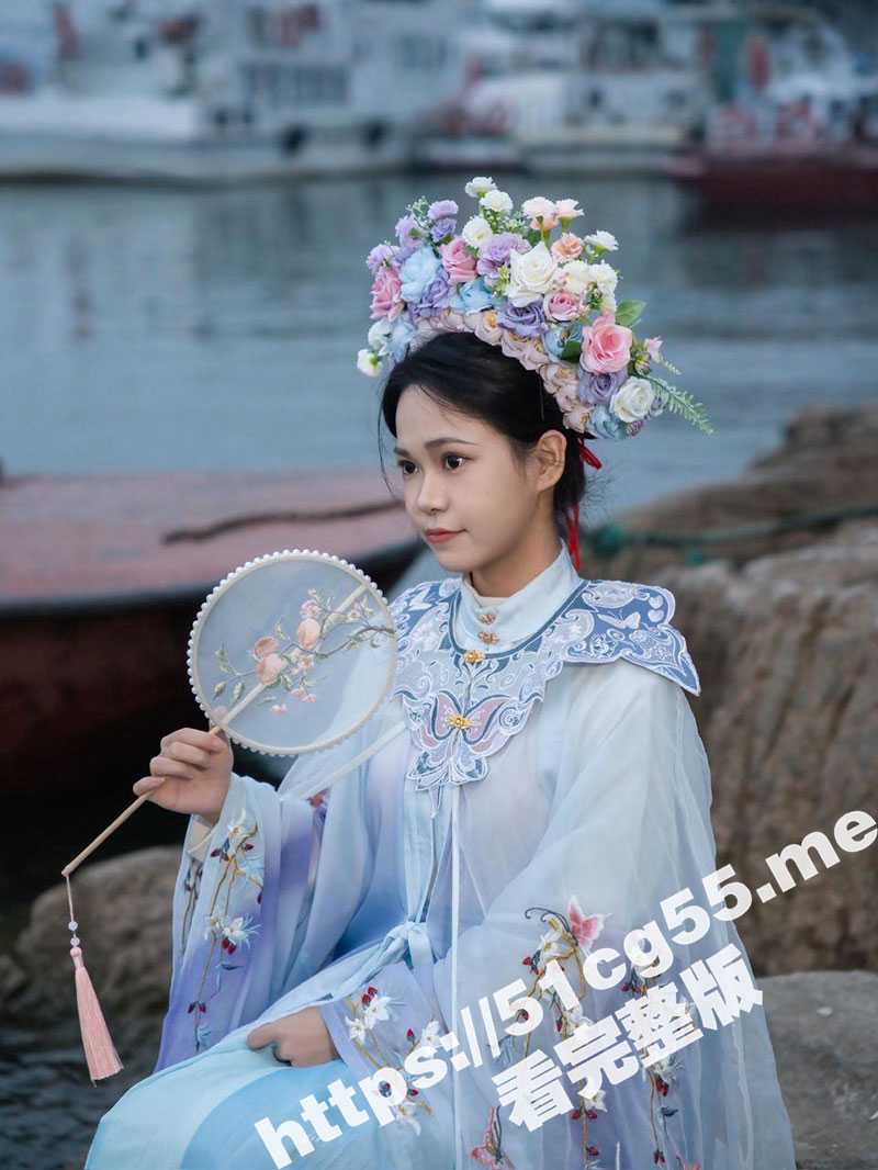 广西外国语学院 刚上大一的清纯新生嫩妹 秦蓉婷 超爱COS古风汉服在酒店给男友揪着头发后入 男友真是有福了！ - 51吃瓜网-51吃瓜网
