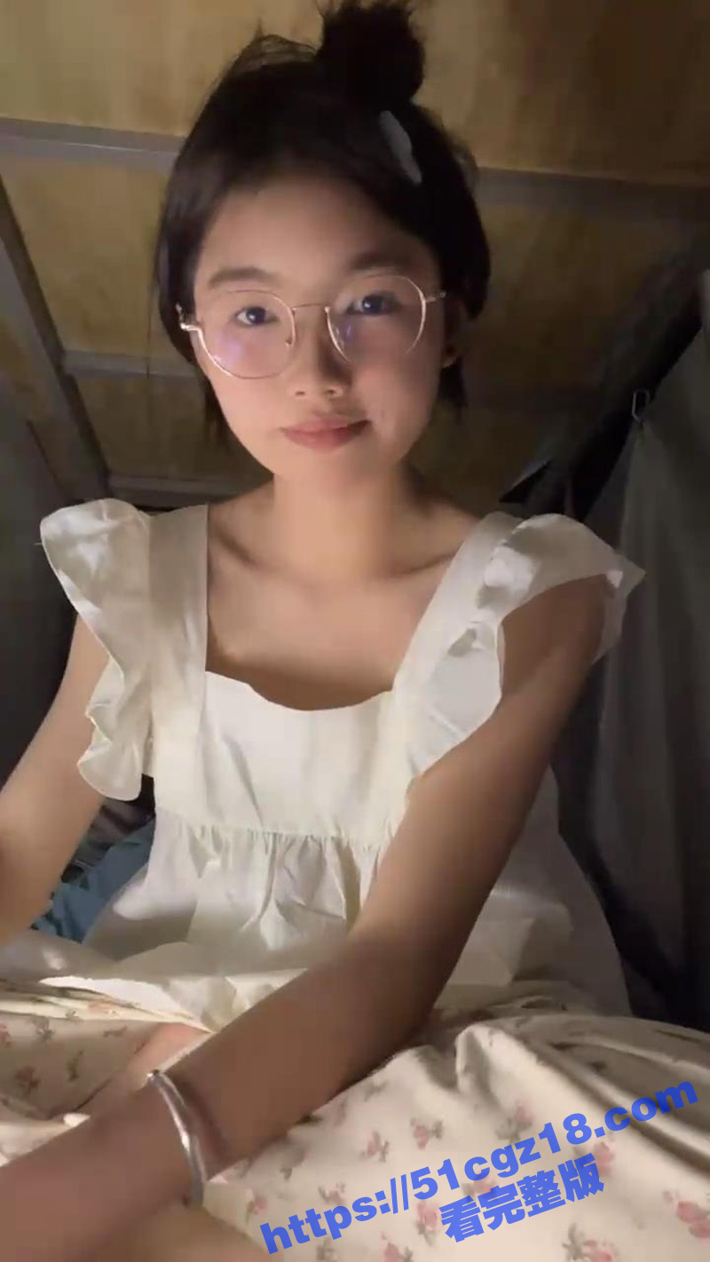 快手甜美嫩妹 困困兔 带着闺蜜下海黄播 双人自慰跳蛋玩穴 淫叫声稚嫩诱人！ - 51吃瓜网-51吃瓜网