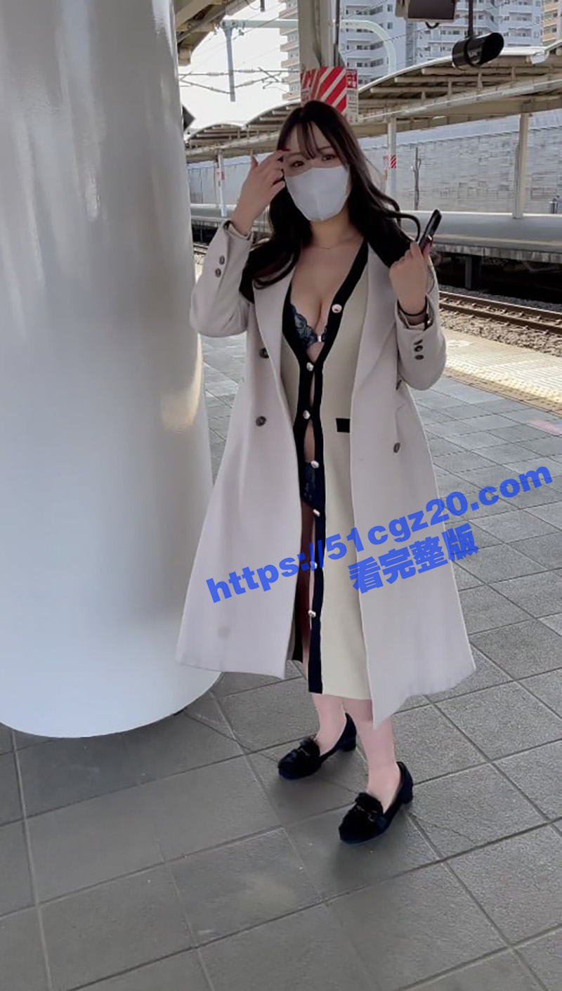 气质少妇为了主人的任务 竟在电车上露脸拍摄露出视频 白嫩美腿下性感蕾丝内裤春光乍泄 - 51吃瓜网-51吃瓜网