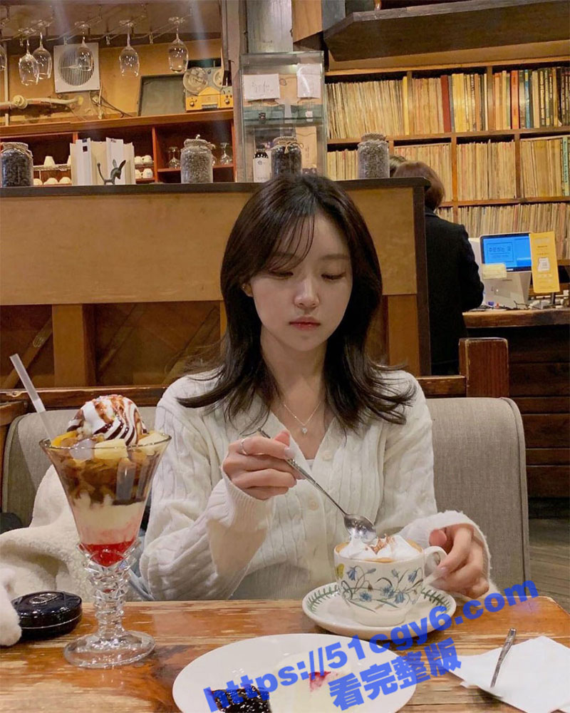 韩国极品瑜伽讲师 被小哥拉下海 玲珑小奶紧致菊花遭暴力吮吸 爽的妹子直翻白眼！ - 51吃瓜网-51吃瓜网