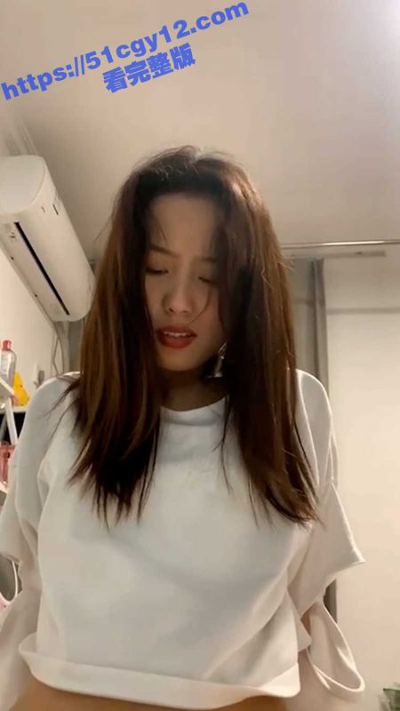 瓜友投稿！约操极品反差嫩妹 肉棒插嘴炮机插穴 一根鸡巴效仿3P性爱 小穴淫水止不住的外喷！-51吃瓜网