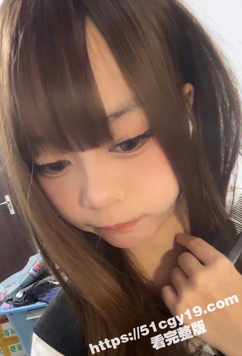 杭州高校大三学姐 从清纯女神秒变泄密女主 粉嫩美乳露出视频被金主曝光 迷倒一片学弟！ - 51吃瓜网-51吃瓜网