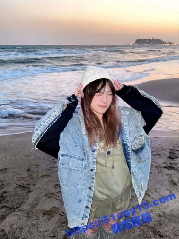 陈萱心约炮被偷拍视频流出！笑容清纯却暗藏骚劲 脱光后骑乘扭腰 紧致蜜穴夹得炮友爽到不行！-51吃瓜网
