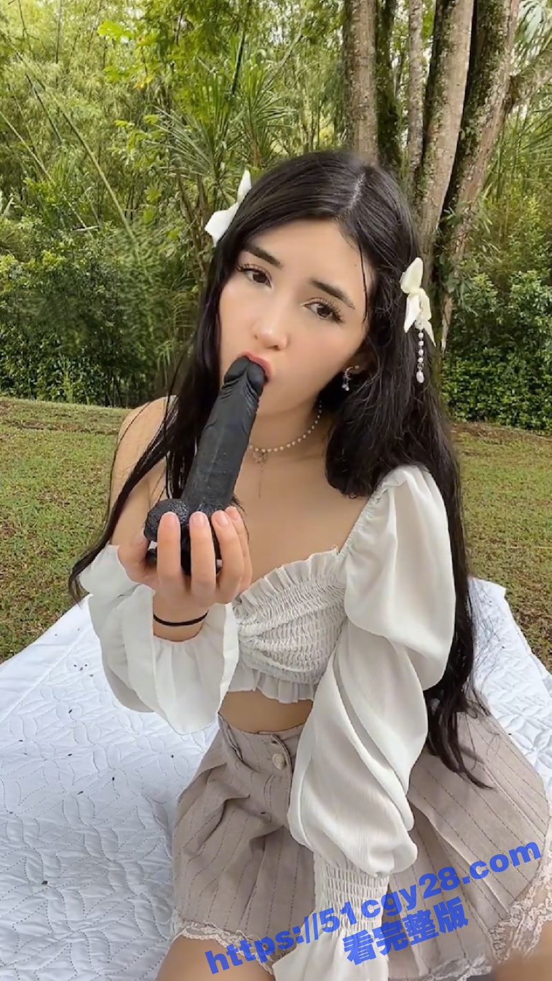 20岁亚裔博主 Catsara 大尺度自慰福利 娇嫩肌肤吹弹可破 户外道具激情自慰 画面无比香艳！ - 51吃瓜网-51吃瓜网