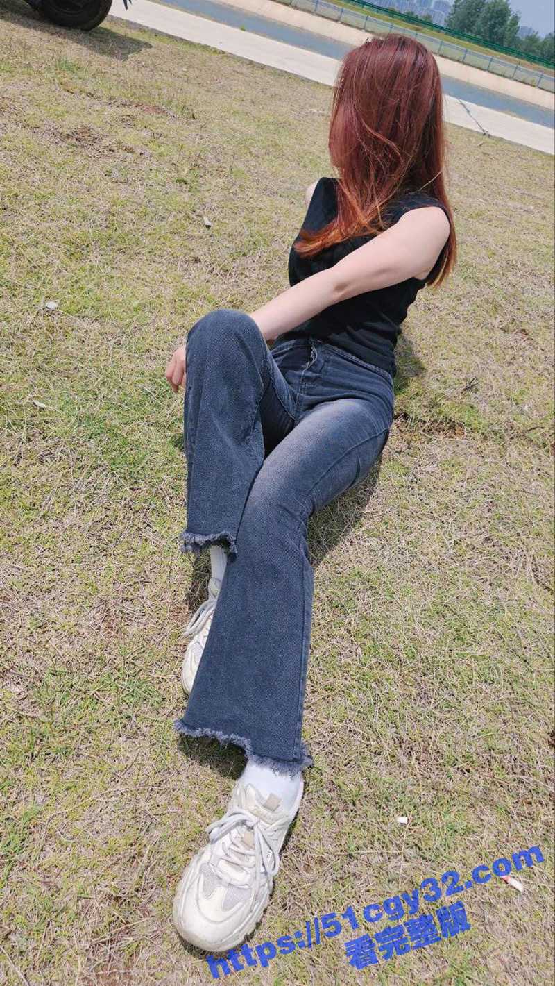 51原创狂情哥哥 河边和妹妹抓螃蟹 妹妹燥热难耐迫不及待跪下吃鸡 后入内射无比风骚！ - 51吃瓜网-51吃瓜网