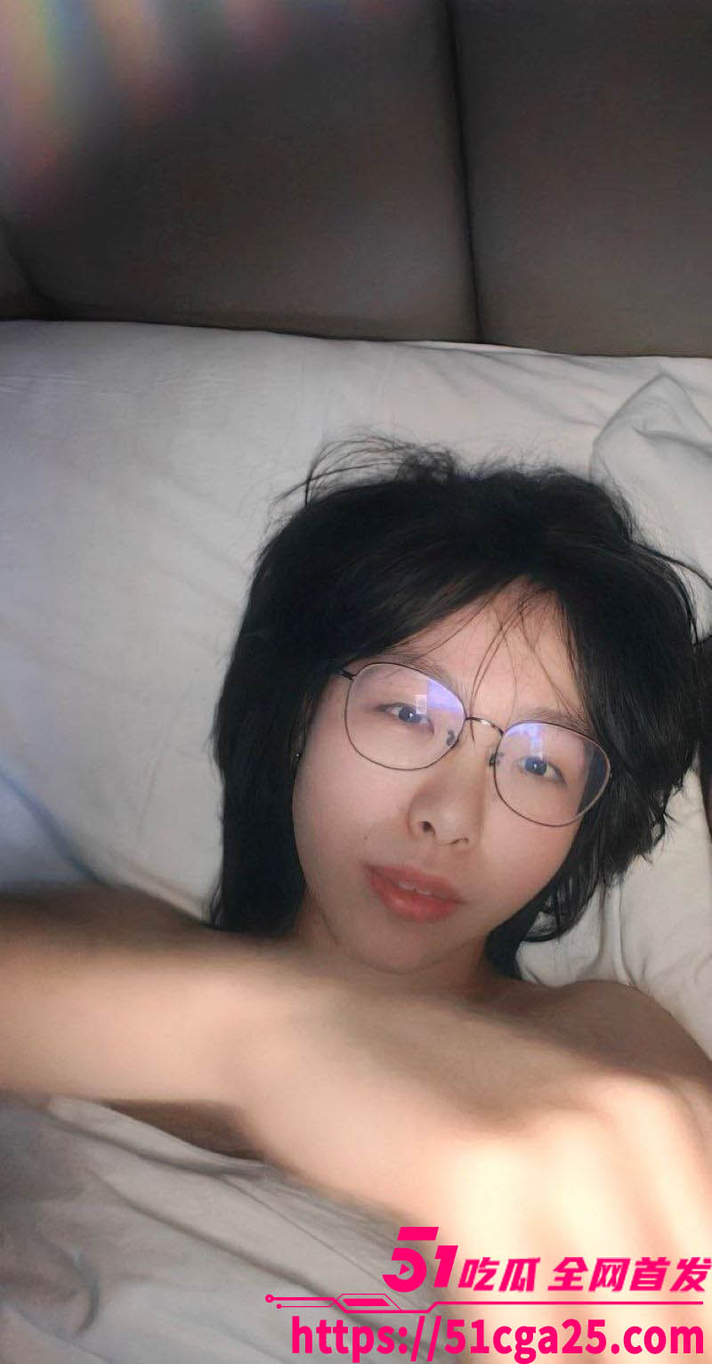 眼镜JK制服反差婊 隐藏蝴蝶逼已被玩黑 口交内射样样精通 极品蜜穴惨遭爆操打桩！ - 51吃瓜网-51吃瓜网