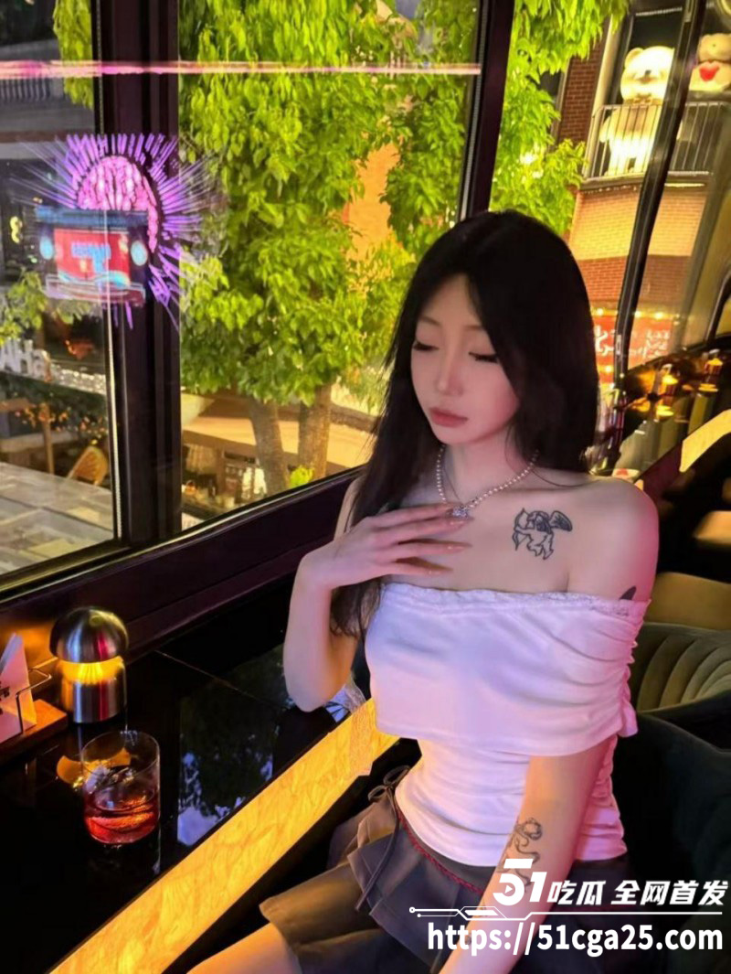 湖南长沙酒吧前台 李玉瑶 M属性爆棚痴迷多人运动 被炮友前后夹击3P操出哭腔！ - 51吃瓜网-51吃瓜网