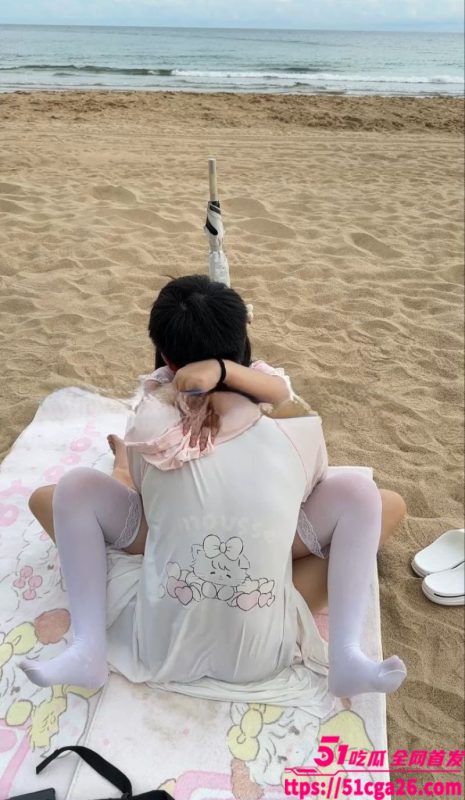 极品网黄 冰凌紫萱 沙滩野战！挑逗口交黑丝插抽 内射后回家3P刷锅 骚穴白浆四溢！-51吃瓜网
