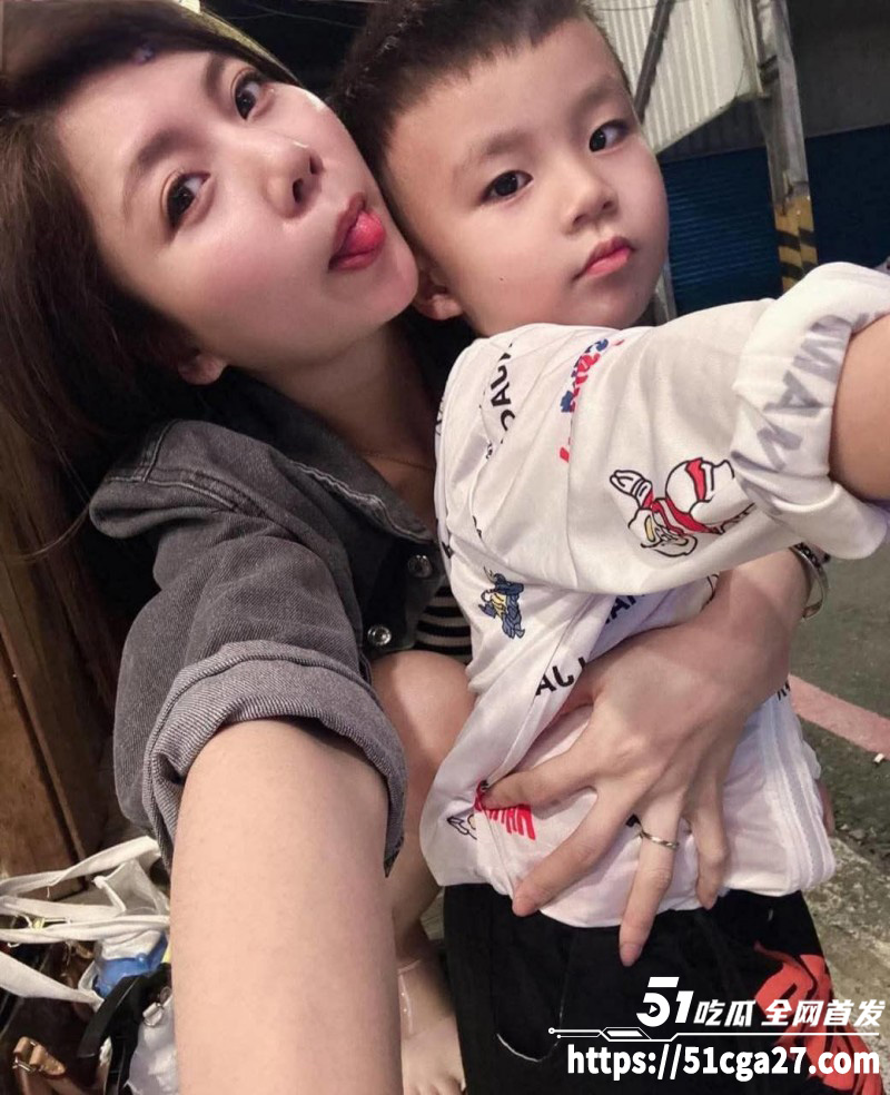 台湾26岁快餐店老板娘 林郁馨 为发泄私欲色诱房东 肉棒甩脸掰唇喷尿 淫语口交极度下贱！ - 51吃瓜网-51吃瓜网