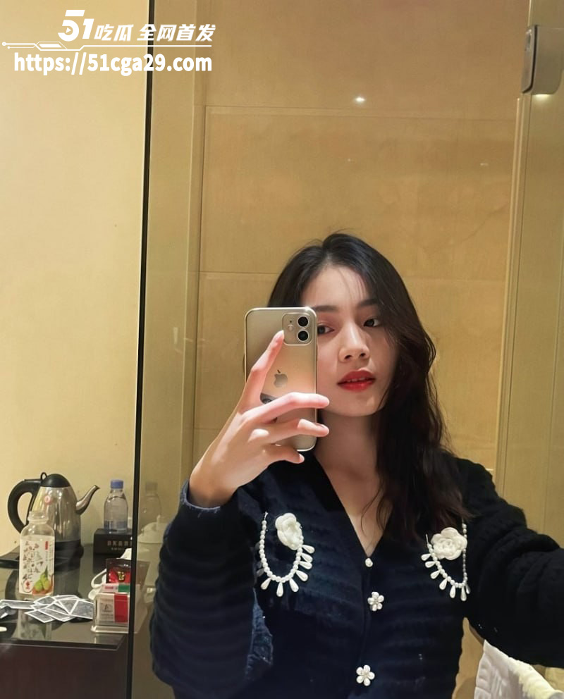 河南极品校园女神 刘敏佳 遭前男友恶意曝光 出租屋跪舔侍奉 口技精湛堪比专业站街女！ - 51吃瓜网-51吃瓜网