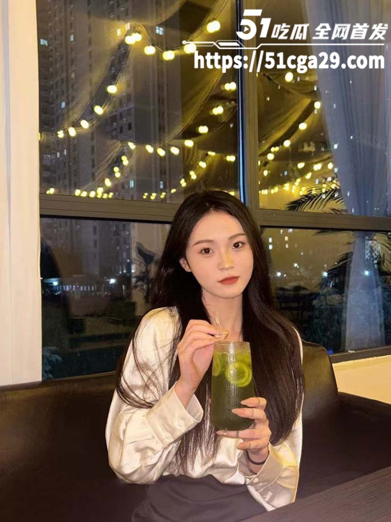 上海高颜值幼师 刘雨菲 人前女神人后贱母狗 被炮友调教成精盆马桶 戴口球求草无比的反差！ - 51吃瓜网-51吃瓜网