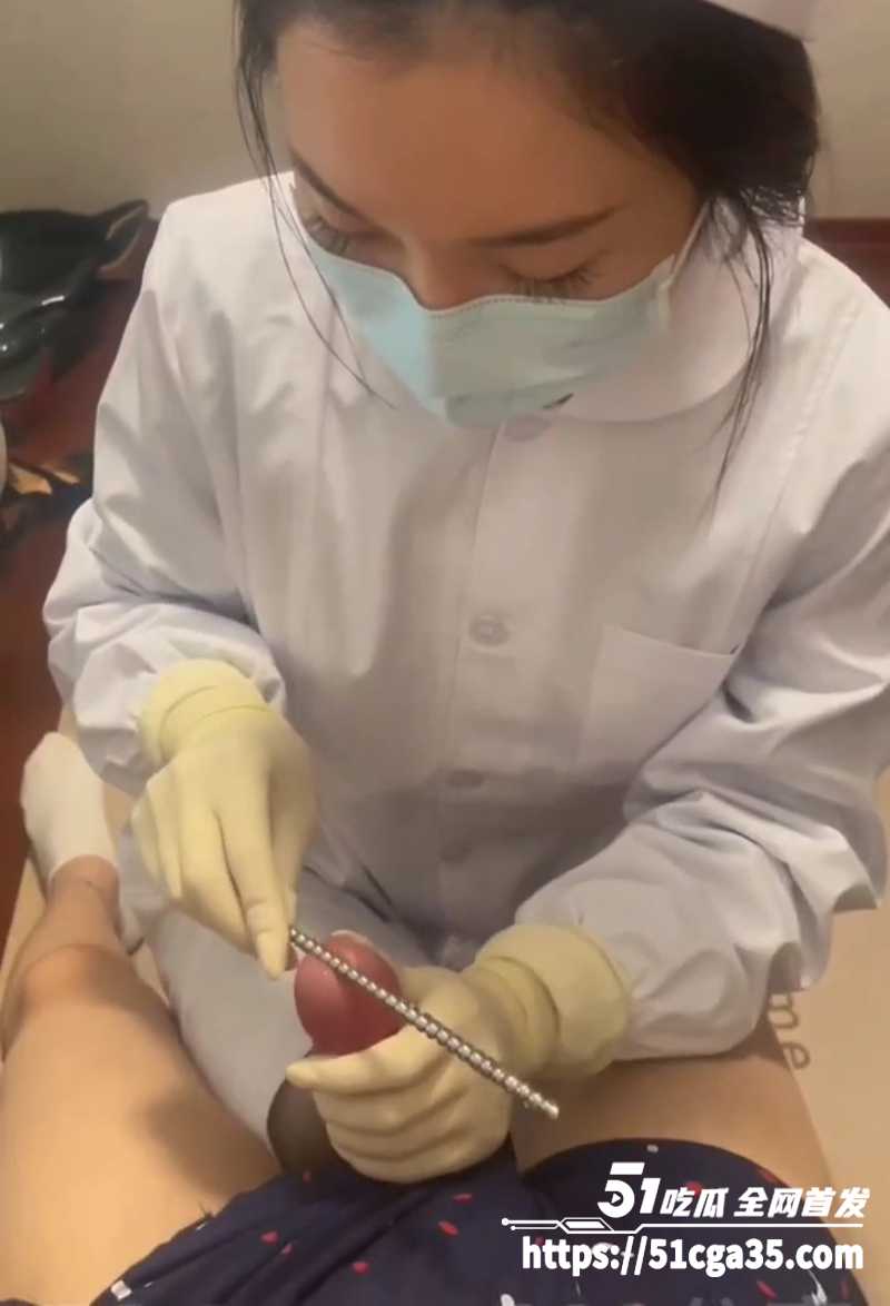 男人最爽的SM调教玩法 尿道责 纯情小护士撸动主人肉棒 将金属棒齐根插入龟头马眼 感官刺激超强！ - 51吃瓜网-51吃瓜网