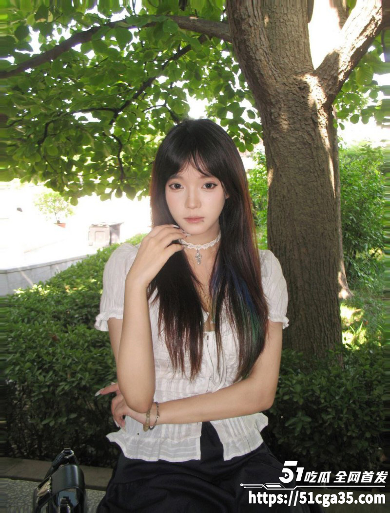 超清纯高颜值反差女大 发情自慰私发金主 全裸青蛙蹲比耶模样下贱无比 M属性极强！ - 51吃瓜网-51吃瓜网